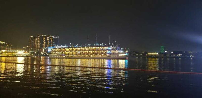 saigon-by-night-and-dinner-on-cruise