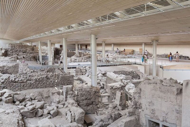santorini-akrotiri-excavation-megalochori-beaches-tour