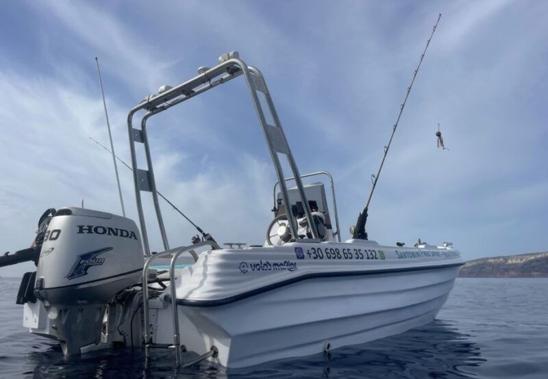 santorini-license-free-boat-rental-with-snorkeling-gear
