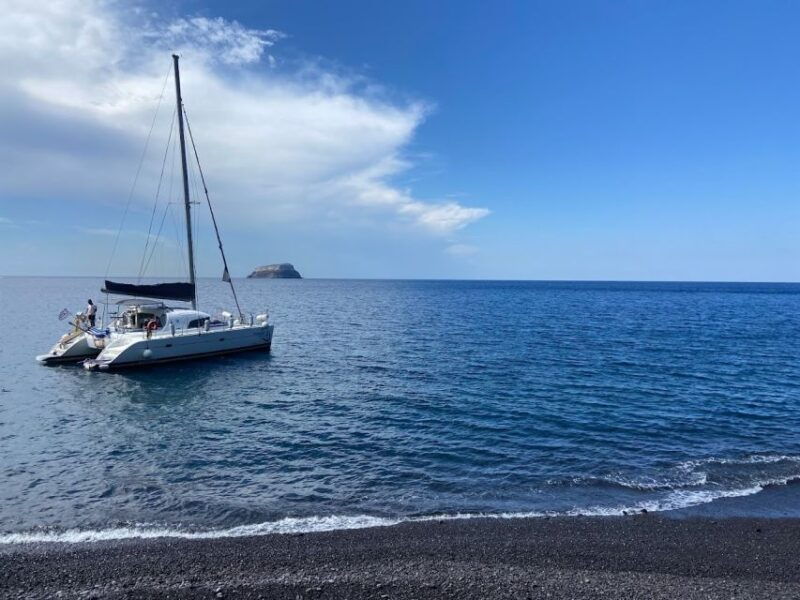 santorini-semi-private-catamaran-cruise-with-food-drinks