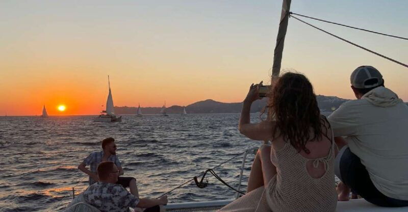 santorini-sunset-sailing-cruise-with-dinner-and-drinks