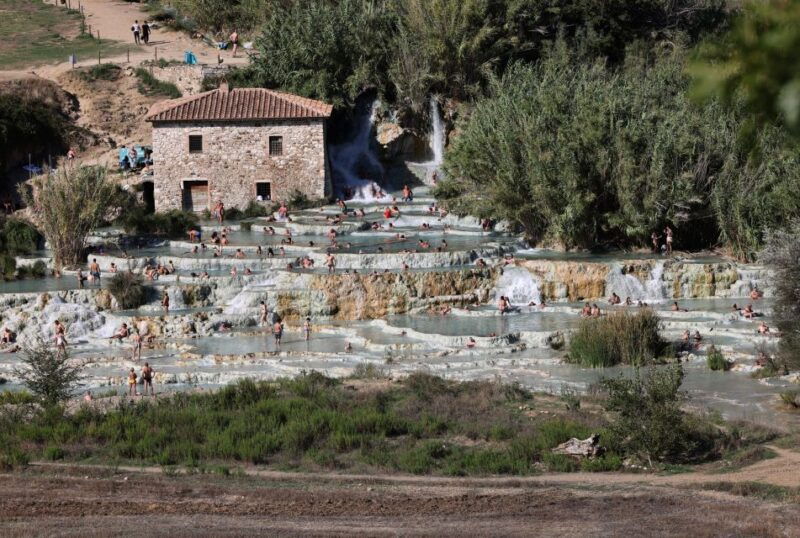saturnia-waterfalls-and-pitigliano-by-bus-with-environmental-guide