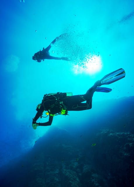 scuba-diving-for-beginners-in-crystal-clear-sea-of-halkidiki