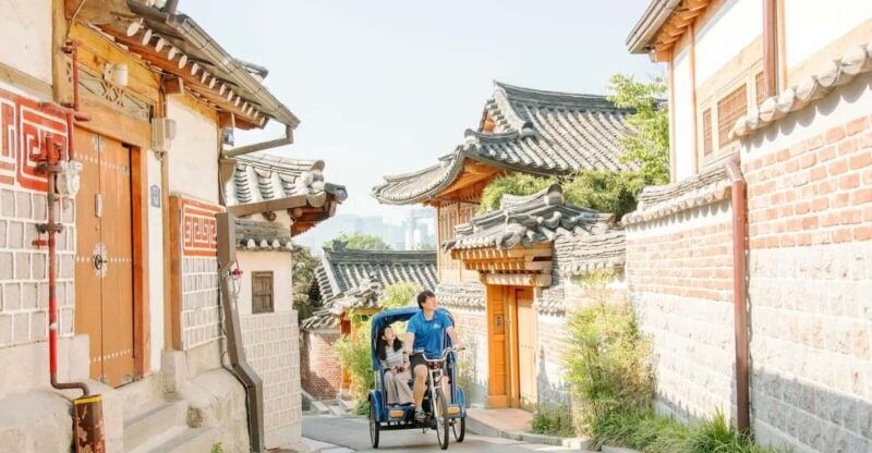 seoul-bukchon-hanok-village-pedicab-tour