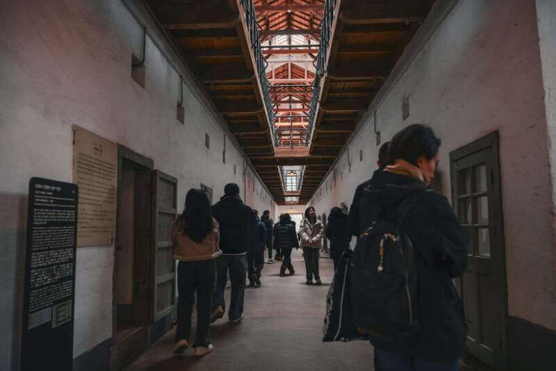 seoul-colonial-history-tour-with-prisonpalace-market-food