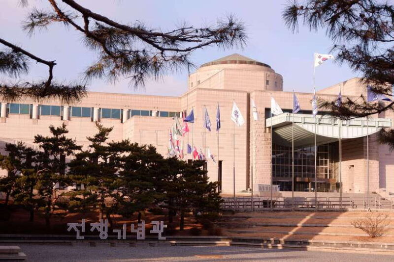 seoul-dmz-peace-trail-barracks-aegibong-war-museum-tour