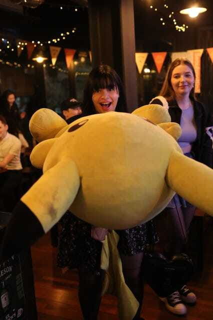 seoul-itaewon-hipster-street-premium-pub-crawl-drag-show