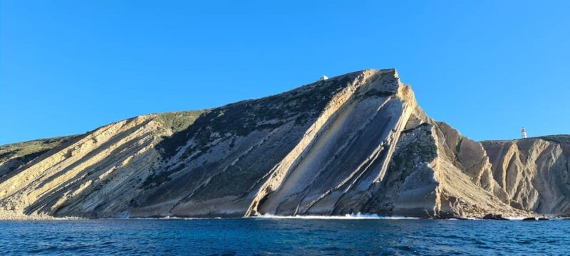 sesimbra-boat-trip-to-the-wild-beaches-and-caves