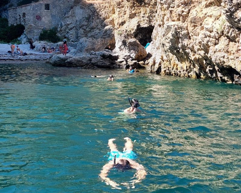 sesimbra-secret-bays-and-beaches-boat-tour-with-snorkeling