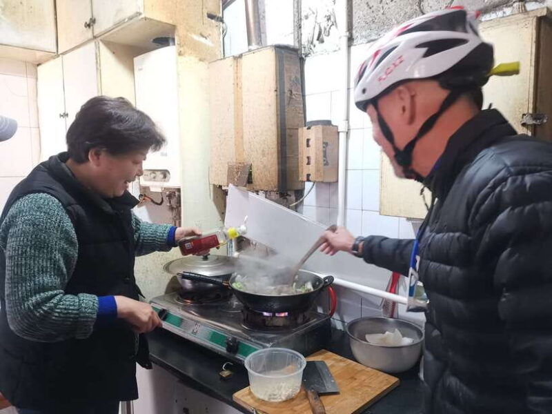 shanghai-must-see-and-foodie-test-bike-tour-day-night