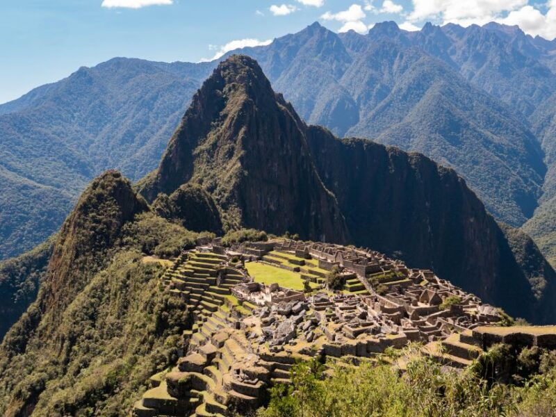 short-inca-trail-trek-to-machupicchu-premium-tour