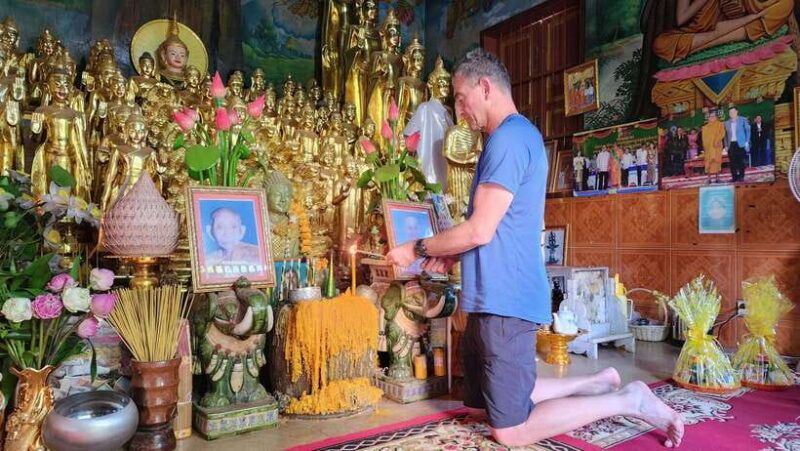 siem-reap-cambodian-buddhist-water-blessing-and-local-market-4