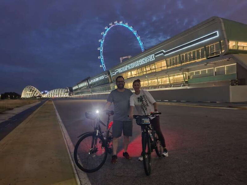 singapore-marina-bay-night-tour-by-bicycle