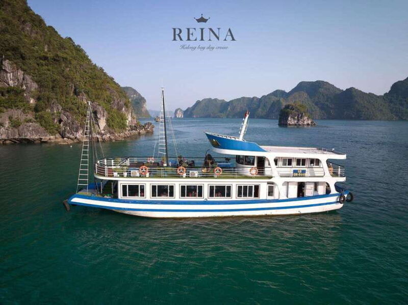 small-deluxe-cruise-in-halong-bay-day-with-lunch-and-sunset