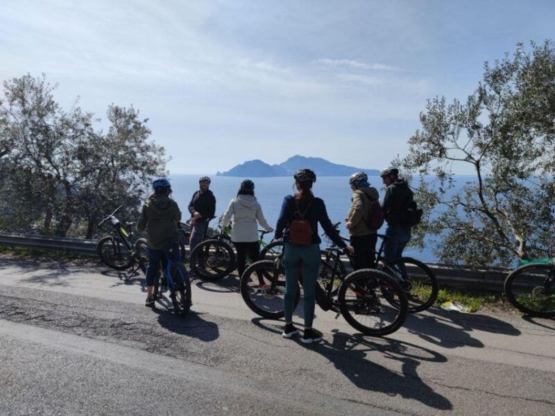 sorrento-coast-e-bike-tour-and-visit-at-vinegar-cellar