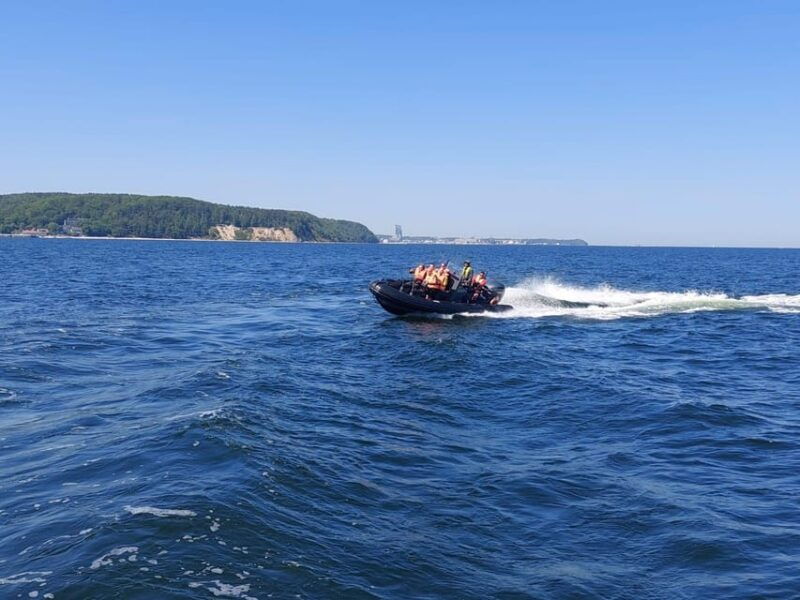 speed-boat-at-the-end-of-the-pier-in-sopot-speed-100-km-h