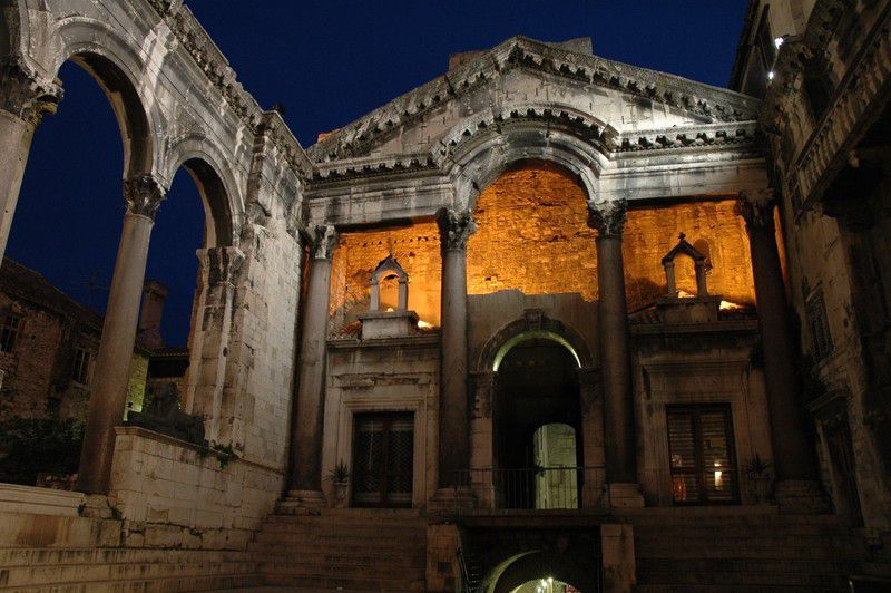 split-and-salona-cultural-heritage-day-tour-from-trogir