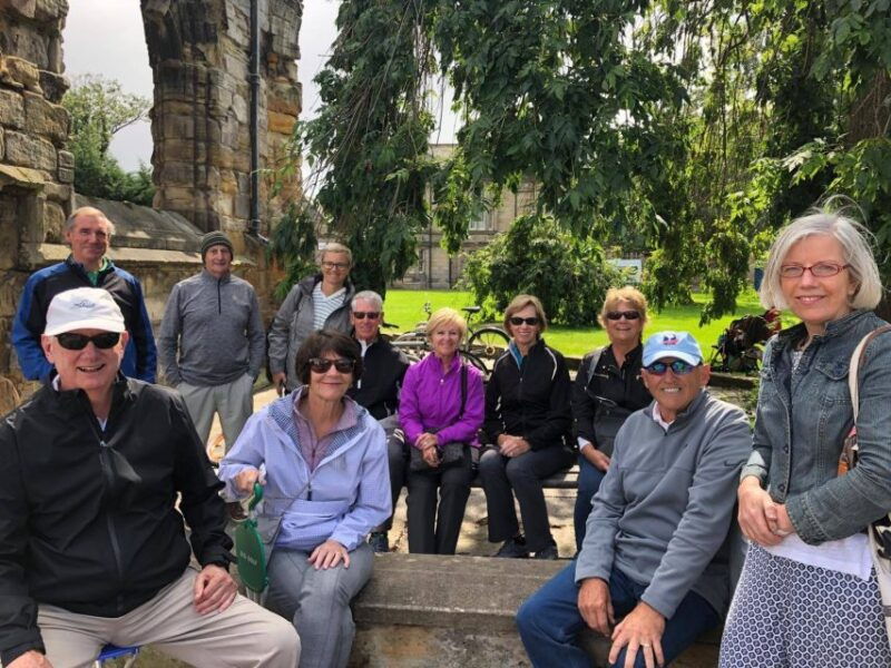 st-andrews-city-highlights-walking-tour-with-cocktail