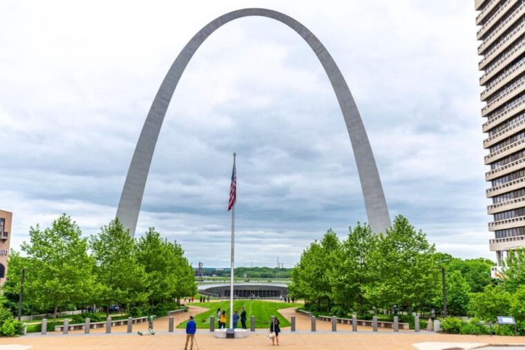 st-louis-arch-walking-tour-and-entrance-ticket-2