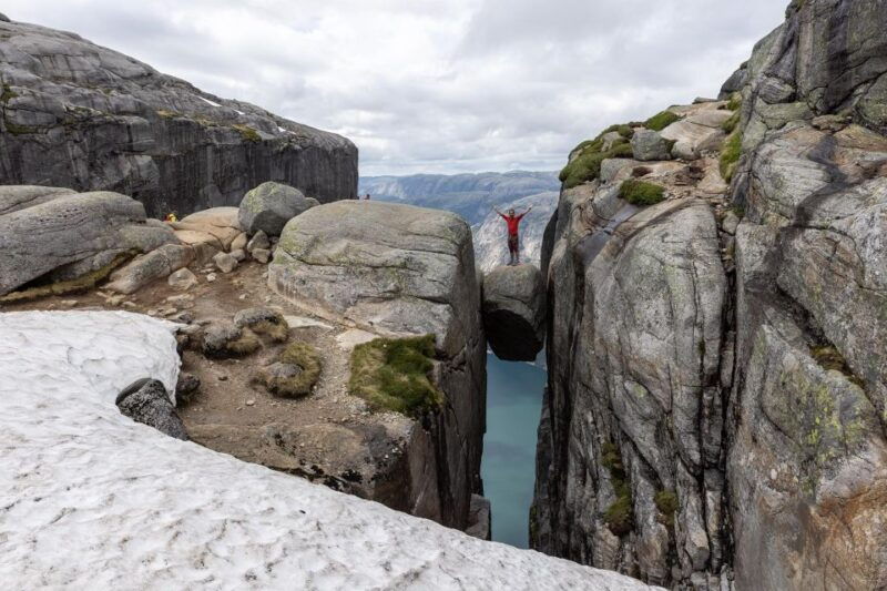 stavanger-kjerag-summer-hike-with-packed-lunch