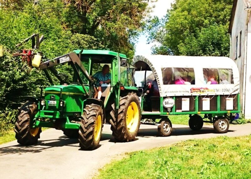 stuttgart-vineyard-tour-by-covered-wagon