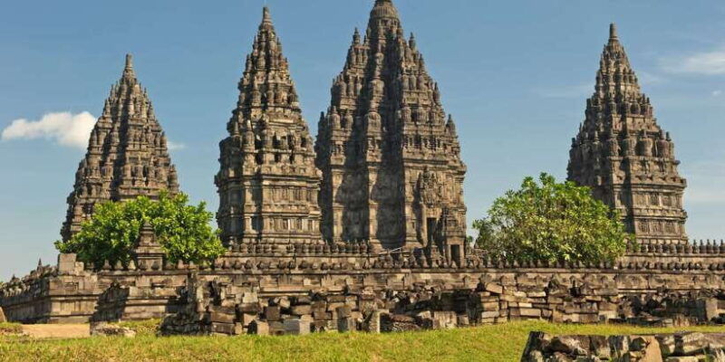 sultan-palace-water-castle-prambanan-temple-guided-tour