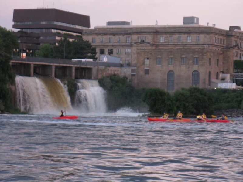 sunset-kayak-tour-in-downtown-ottawa-and-gatineau