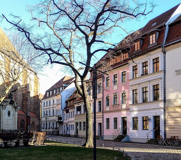the-berlin-east-west-wall-tour-all-top-sights-by-bike