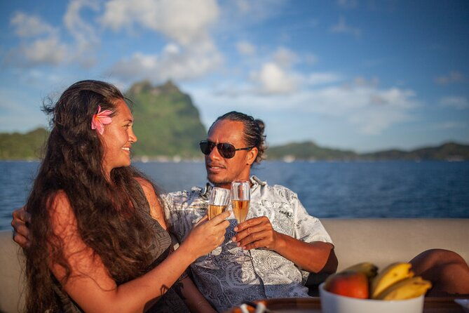 Toa boat Bora Bora Private Sunset On Entertainer Bar Boat - Why It’s a Great Choice