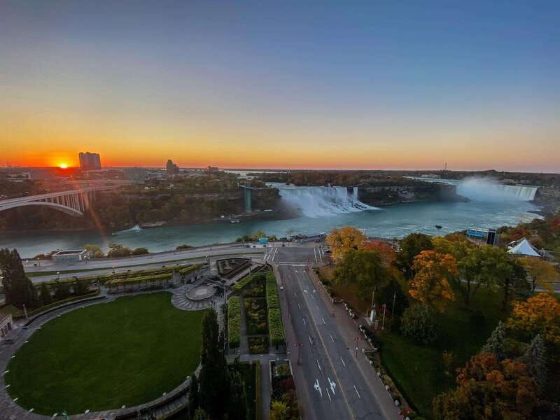 toronto-niagara-falls-day-tour-with-niagara-city-cruise