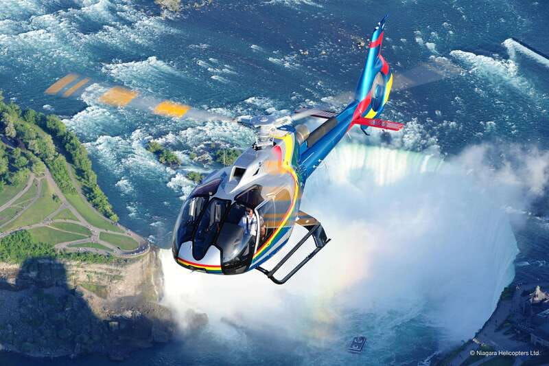 toronto-niagara-falls-tour-with-boat-behind-falls-tower-2