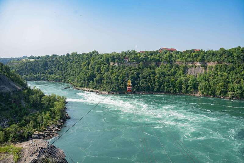 toronto-niagara-falls-tour-with-cruise-and-behind-the-falls
