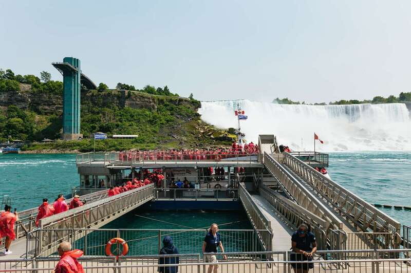 toronto-niagara-falls-with-winery-optional-cruise-lunch