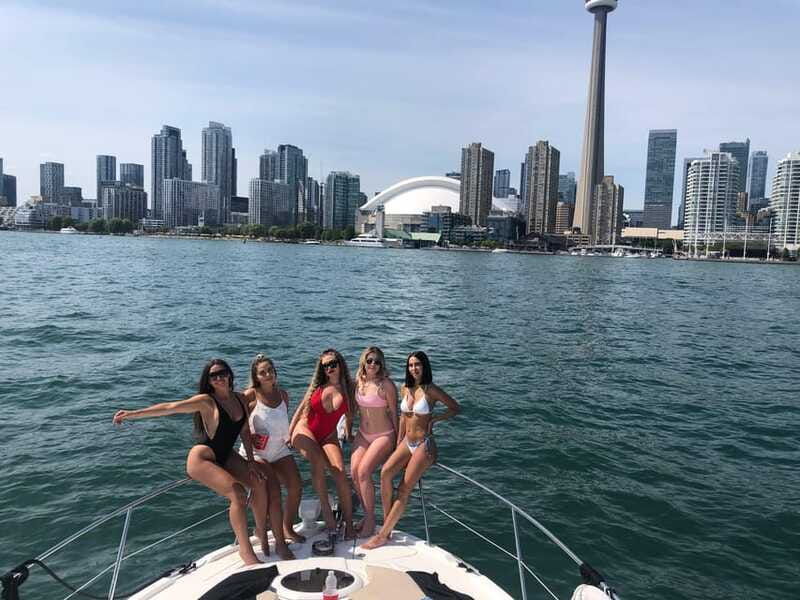 toronto-private-luxury-yacht-sightseeing-cruise-prosecco