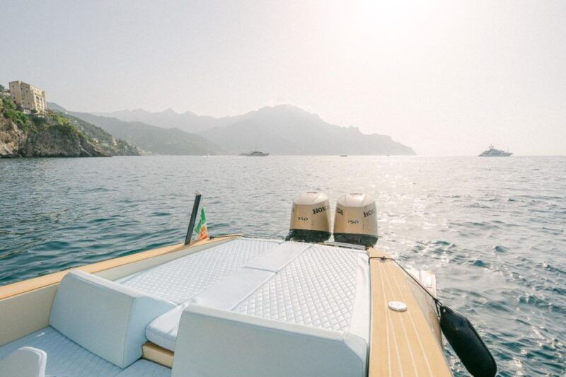 tour-capri-discover-the-island-of-vips-by-boat-3