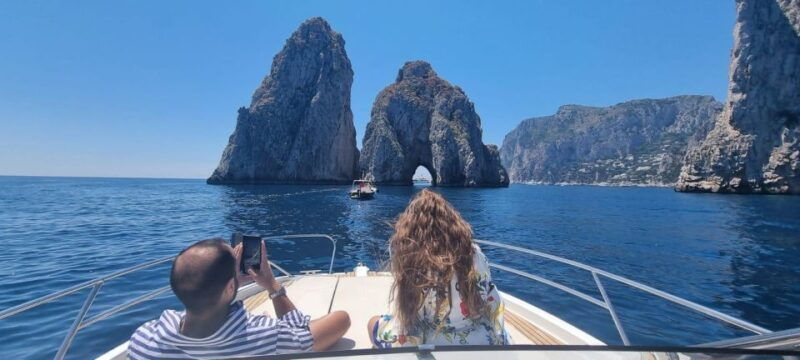 tour-capri-discover-the-island-of-vips-by-boat-4