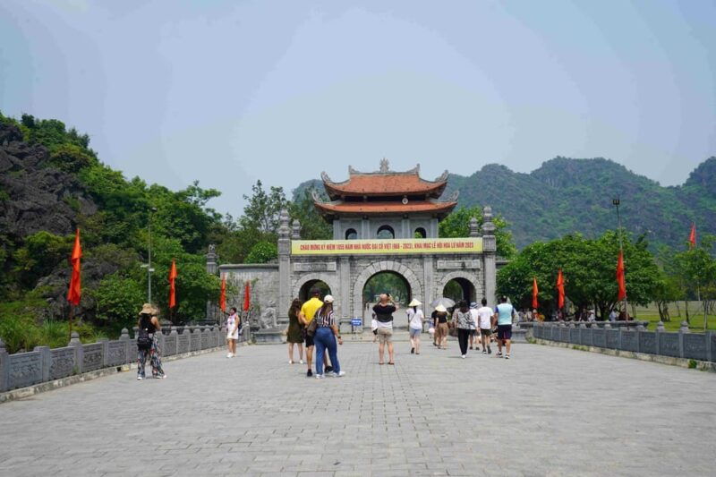 tour-hoa-lu-tam-coc-mua-cave-biking-with-buffet-lunch