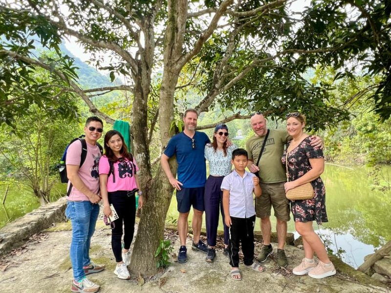 trang-an-mua-cave-hoa-lu-biking-visiting-local-family