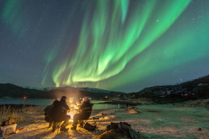 tromso-northern-lights-hunt-with-photos-and-hot-food