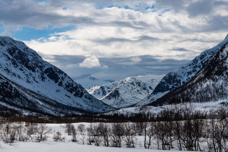 tromso-snowshoeing-excursion-to-view-point
