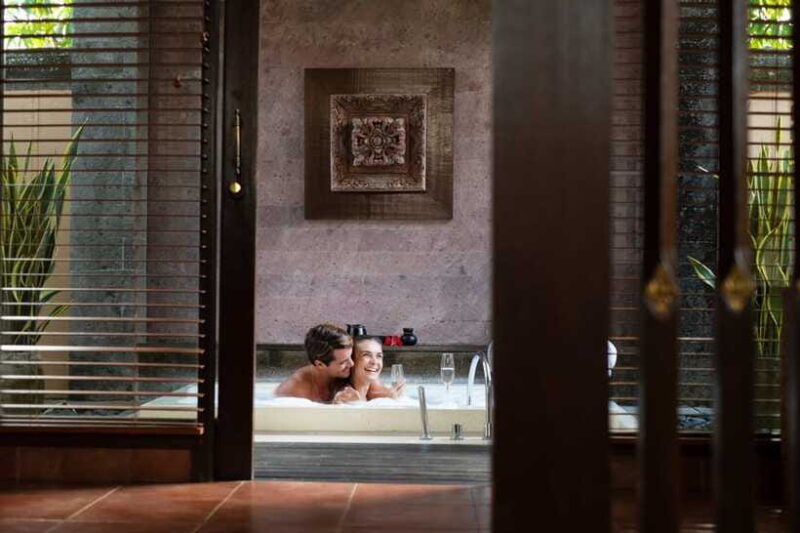 ubud-couple-spa-treatment-with-bath-ritual-sparkling-wine