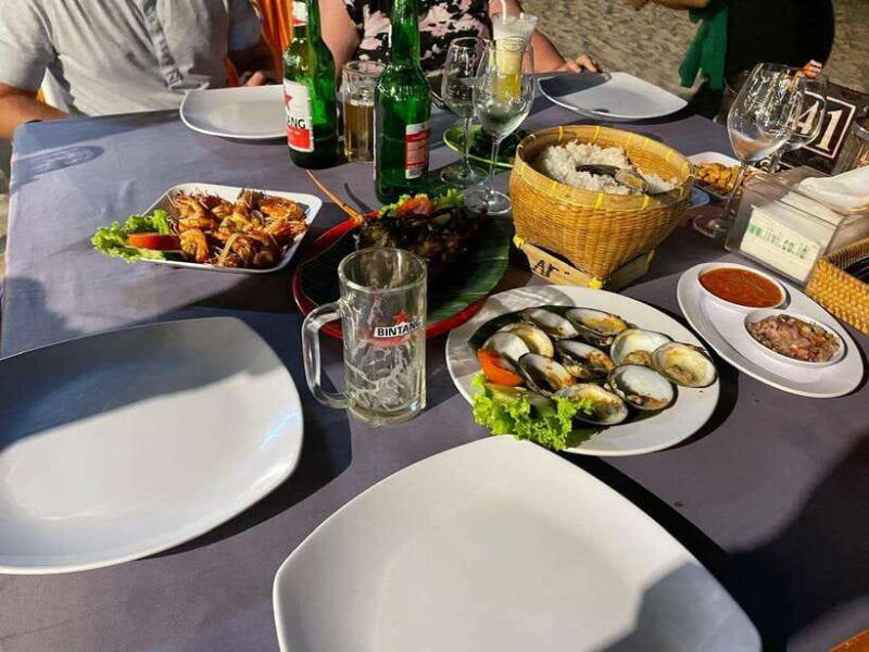 uluwatu-sunset-temple-kecak-dance-show-seafood-dinner