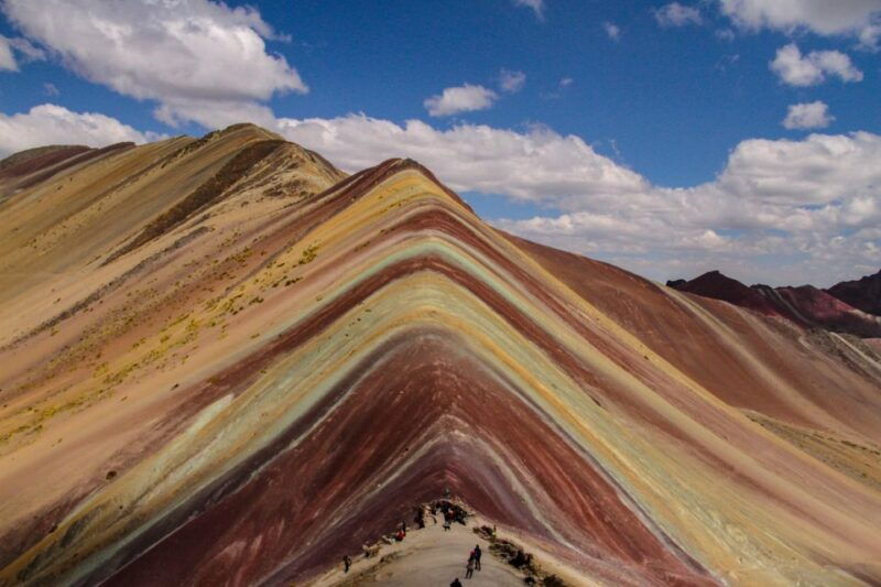 unforgettable-adventure-ausangate-trek-rainbow-mountain