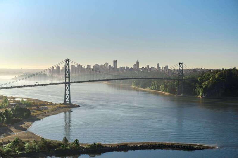 vancouver-city-granville-island-sightseeing-trolley-tour