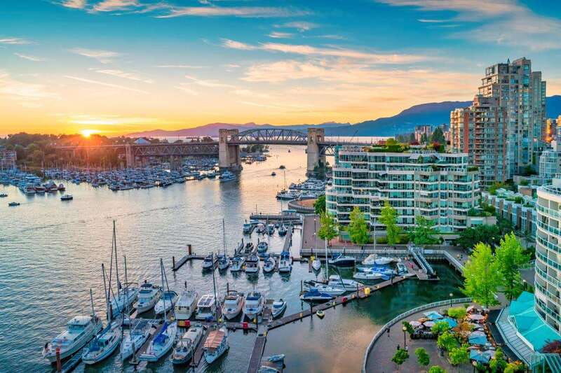 vancouvers-seaside-romance-a-coastal-city-walk