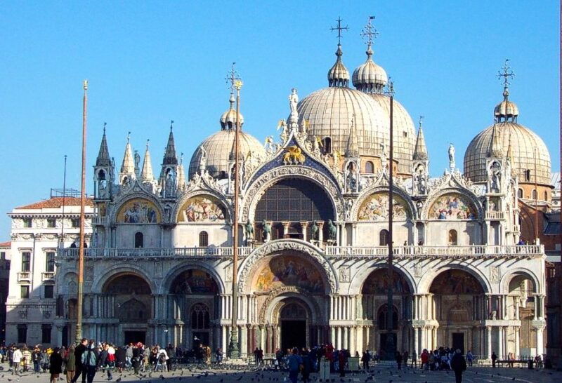 venice-private-evening-stroll-with-gondola-ride