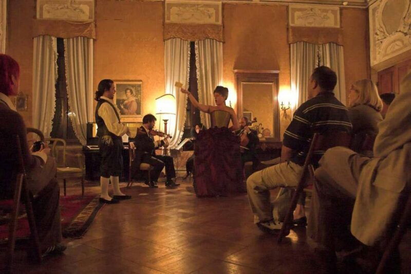 venice-traveling-opera-in-a-historic-palace-on-grand-canal