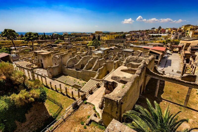 vesuvius-herculaneum-pompeii-excavations-tour