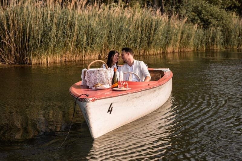 vienna-retro-boat-tour-on-the-danube-river-with-picnic