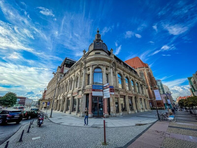 wroclaw-old-town-and-ostrow-tumski-walking-tour-in-english